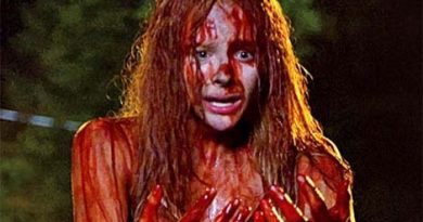 Carrie movie 2013.