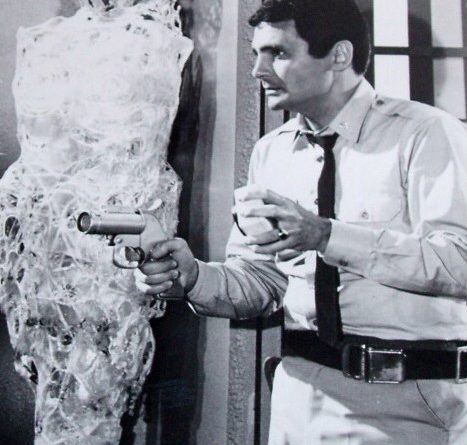 David Hedison's final voyage ... legendary Voyage To The Bottom of The Sea actor passes away.