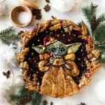 Baby Yoda Christmas pie (news). Baby Yoda Christmas pie (news).
