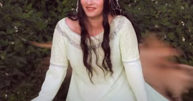 Alyson Tabbitha's cosplay: Arwen in Lord Of The Rings (video tutorial).