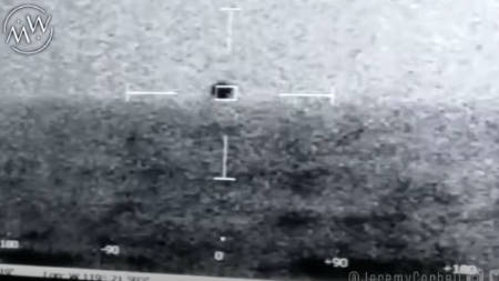 Radar data shows swarm of mystery UAPs bothering the US Navy (video).